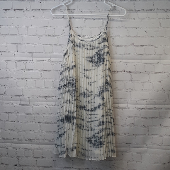 American Rag Dresses & Skirts - American rag pleated tie dye chiffon dress
